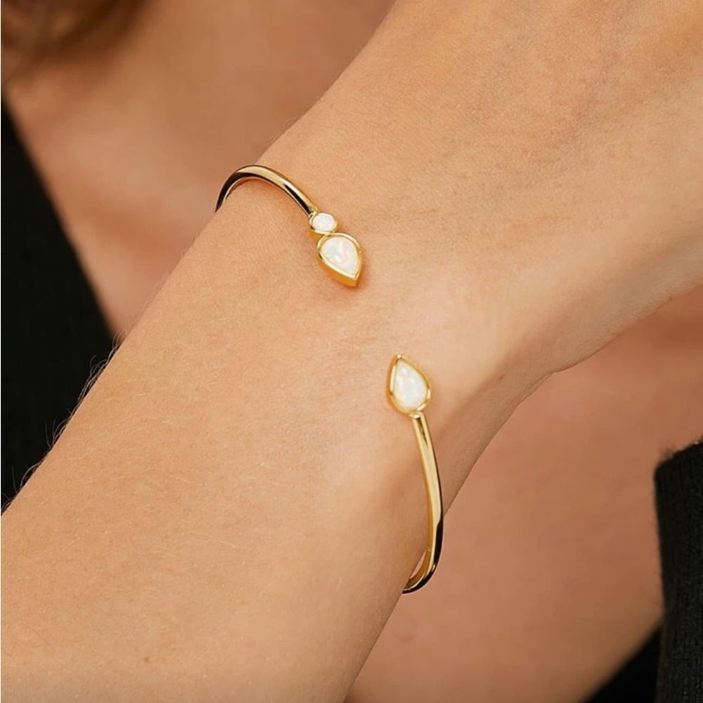 Stone bangle Q752